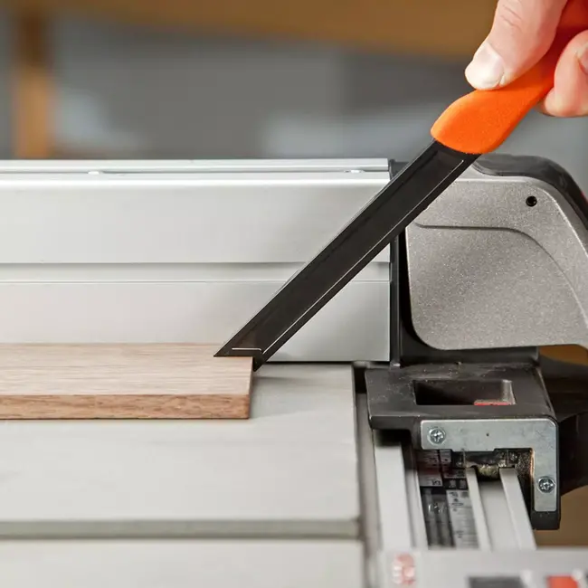 Rockler Mini duwstok - blad 16 x 5 mm - polymeer - rubberen greep - zwart - voor tafelzaag - veilig precisiewerk houtbewerking