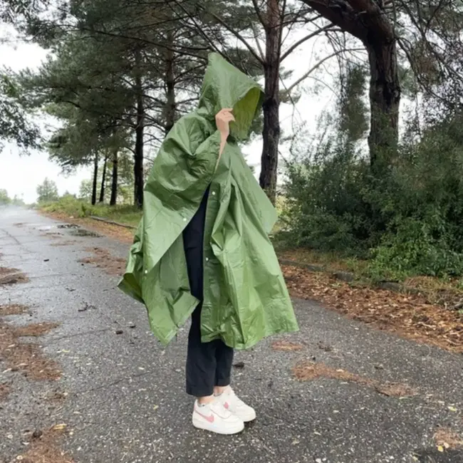 Trizand Regenponcho – Groene Waterdichte Poncho – Unisex en Duurzaam