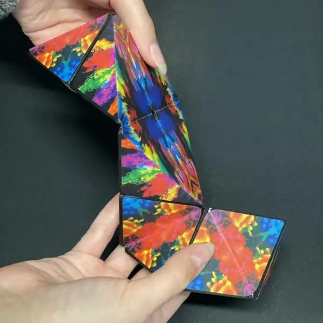 Kruzzel Magnetische Anti-Stress Kubus - 72 Vormen, Multicolor Design voor Stressverlichting