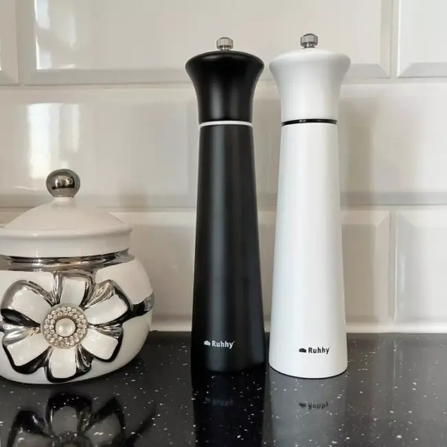 Ruhhy Peper- en Zoutmolen Set – Hout & Keramisch Mechanisme – Zwart en Wit
