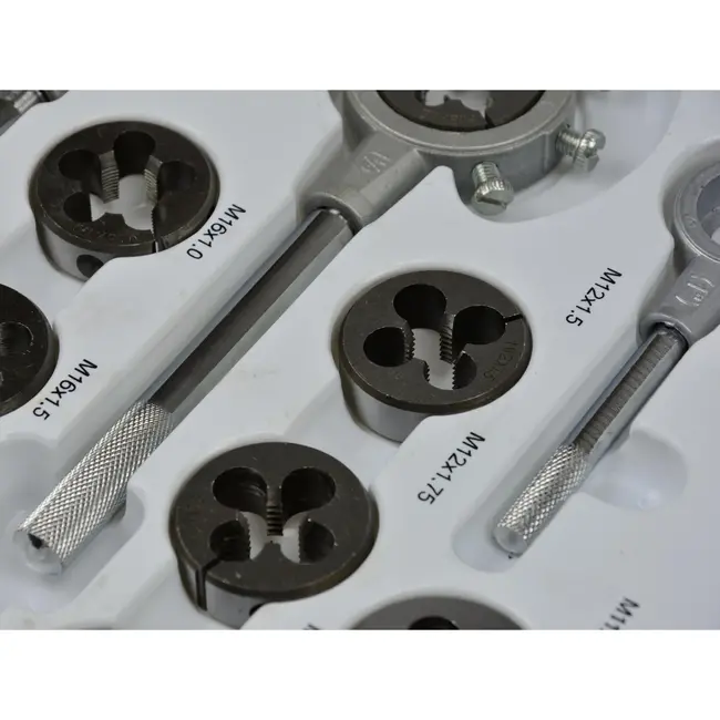 GEKO 110-delige metrische tap- en snijset - M2-M18 - Inclusief metalen koffer