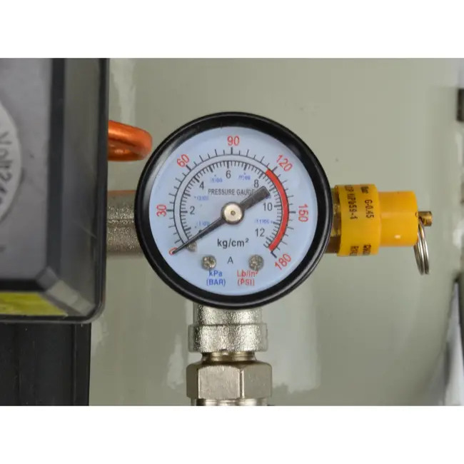 GEKO 50L luchtcompressor - oliegesmeerd - 8 bar - 210 L/min - horizontaal ontwerp