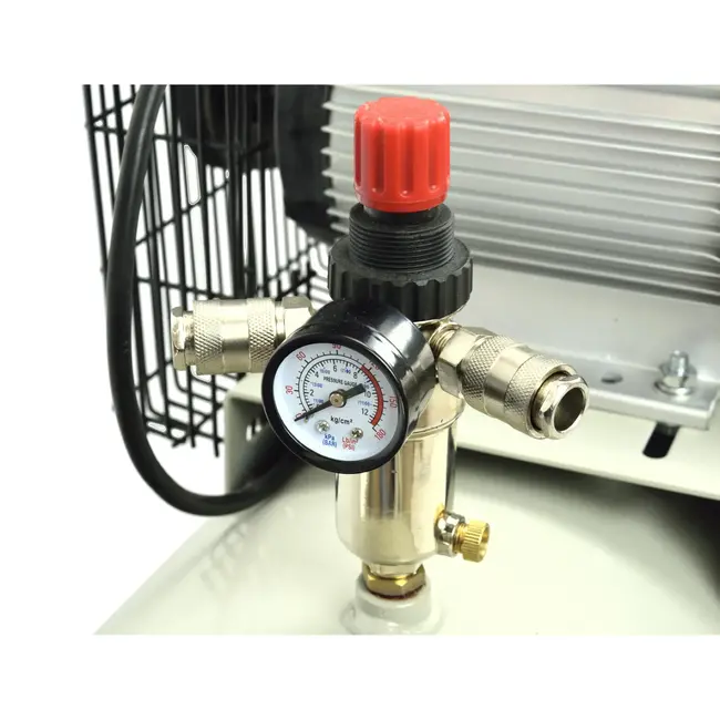 GEKO 100L luchtcompressor - oliegesmeerd - 8 bar - 390 L/min - horizontaal ontwerp