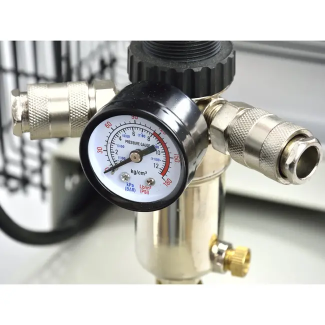 GEKO 100L luchtcompressor - oliegesmeerd - 8 bar - 390 L/min - horizontaal ontwerp