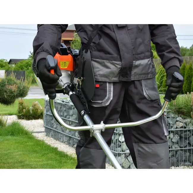 GEKO BC430 krachtige benzine bosmaaier 49,7cc met 3 pk motor, trimmerkop, 3-tands mes en anti-vibratiesysteem