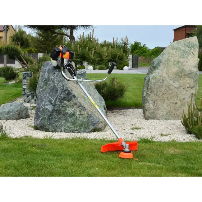 GEKO BC430 krachtige benzine bosmaaier 49,7cc met 3 pk motor, trimmerkop, 3-tands mes en anti-vibratiesysteem