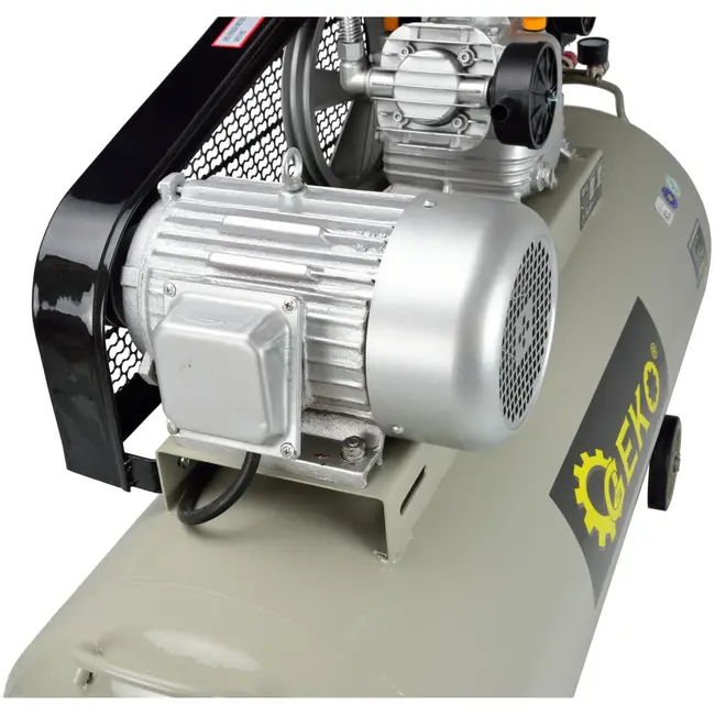 GEKO Triple cilinder luchtcompressor - 200L - 490 L/min - 8 bar - 400V - Staal - Horizontaal ontwerp