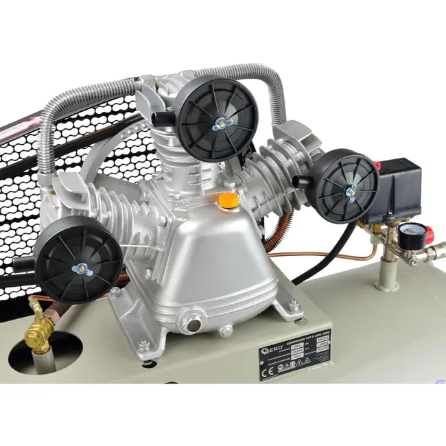 GEKO Triple cilinder luchtcompressor - 200L - 490 L/min - 8 bar - 400V - Staal - Horizontaal ontwerp