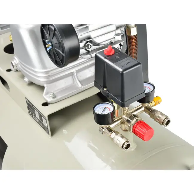 GEKO Triple cilinder luchtcompressor - 200L - 490 L/min - 8 bar - 400V - Staal - Horizontaal ontwerp