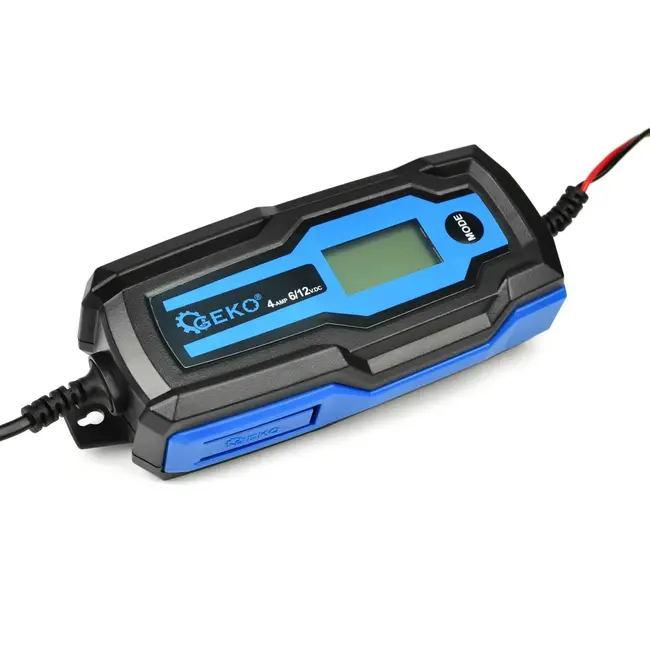 GEKO Automatische acculader - 6/12V - 4A - LCD display - IP65 waterproof
