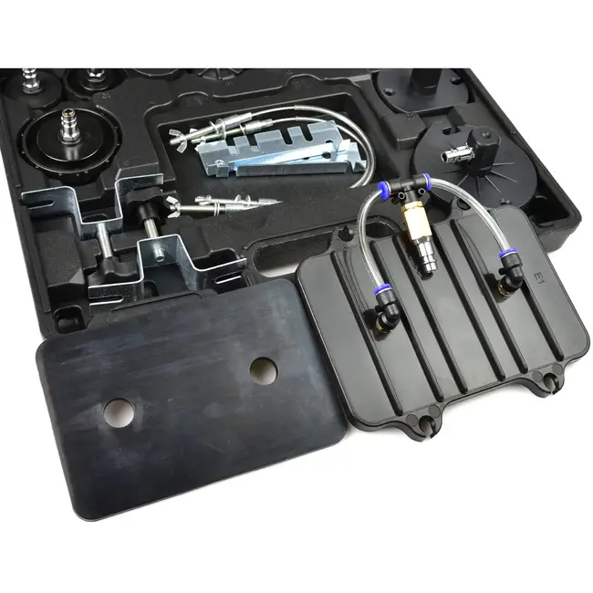 GEKO Remgereedschap - Eenvoudig Onderhoud - Inclusief Adapterset - 10L Tank - 5,4m Slang