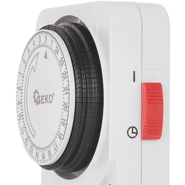 GEKO Analoge timer - Energiebesparing - Inbraakalarm - 24-uurs programmering - 230V - Type E plug