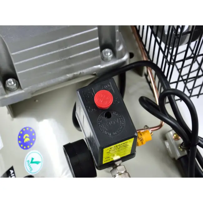 GEKO 100L luchtcompressor - 9 bar - 420 L/min - horizontaal - 4 wielen