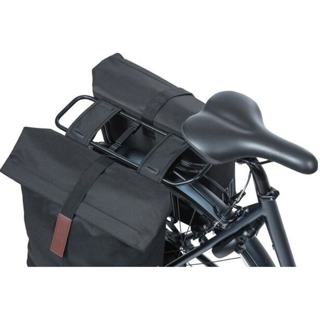 Basil Dubbele fietstas - Waterafstotend - Reflecterend - 28-32L - Zwart