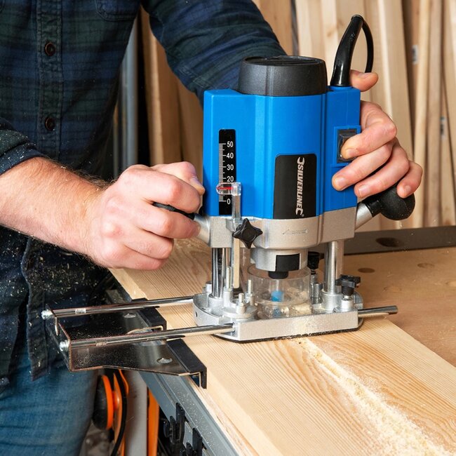 Silverline bovenfrees 1020 W met variabele snelheid en 40 mm invaldiepte - 1/4" en 8 mm spantang - geleider voor houtbewerking
