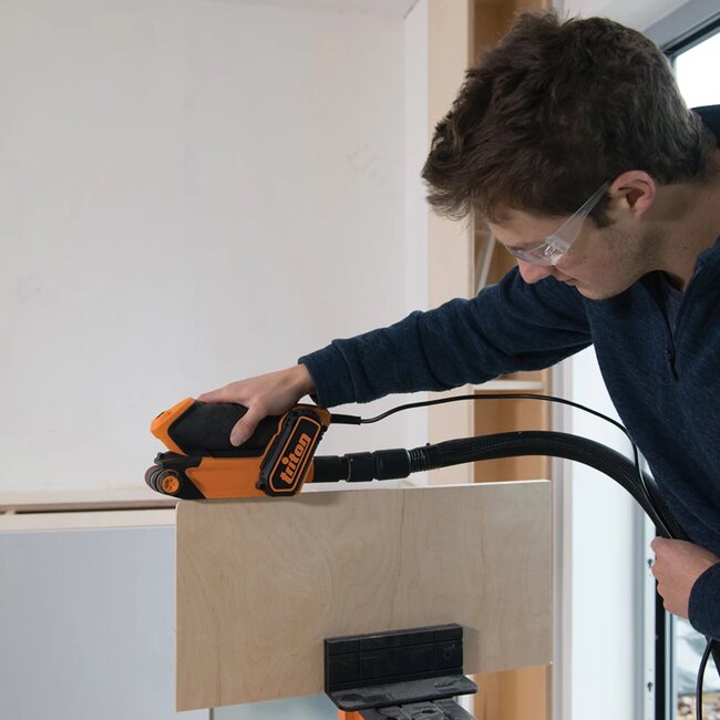 Triton Bandschuurmachine - metaal en kunststof - 450 W compact voor rand- en precisieschuren - 64 x 406 mm - grijs - randen