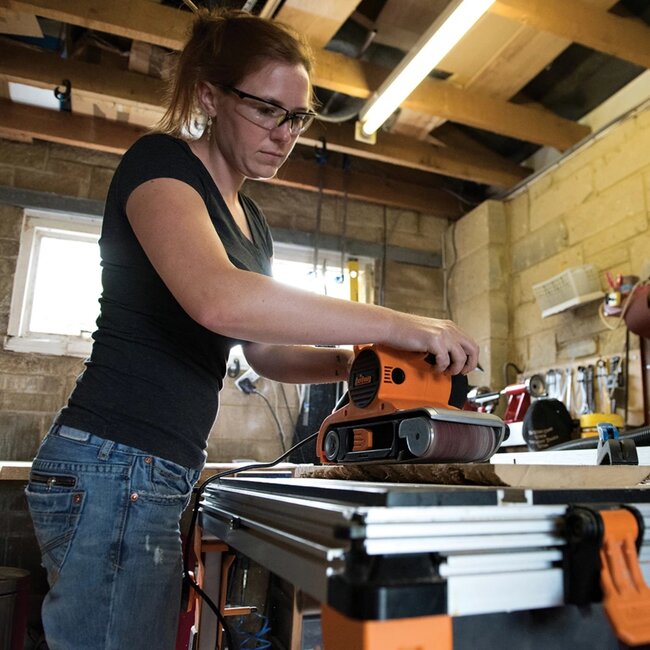 Triton Bandschuurmachine 1200 W - band 100 x 610 mm - variabele snelheid en stofafzuiging - hout en metaal