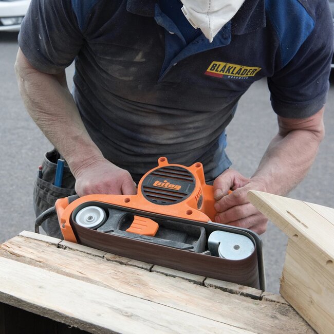 Triton Bandschuurmachine 1200 W - band 100 x 610 mm - variabele snelheid en stofafzuiging - hout en metaal