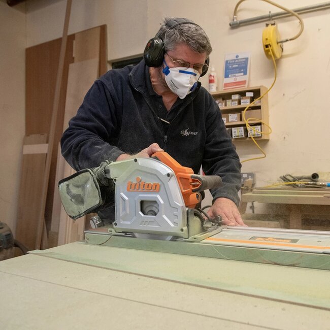 Triton invalcirkelzaag 1400 W, 53 mm zaagdiepte, verstek 0-48 graden, voor geleiderail, hout en plaat, antiterugslag