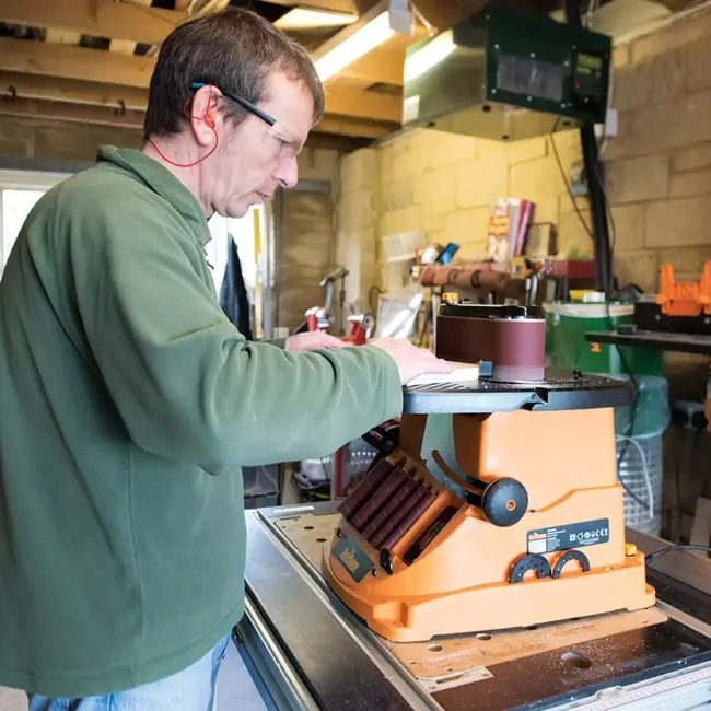 Triton Oscillerende cilinder- en bandschuurmachine - 100 x 610 mm - gietaluminium tafel 0-45 - houtbewerking