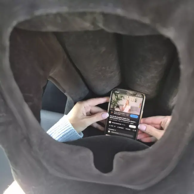 Trizand opblaasbaar reiskussen – ergonomisch slaaphulpmiddel – met gezichtsuitsparing en armopeningen