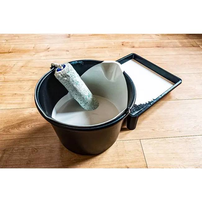 GEKO Bouwemmer met schenktuit - gerecyclede kunststof - verstevigde rand en bodem - 16 liter - zwart - literschaal binnenin - voor bouw en tuin