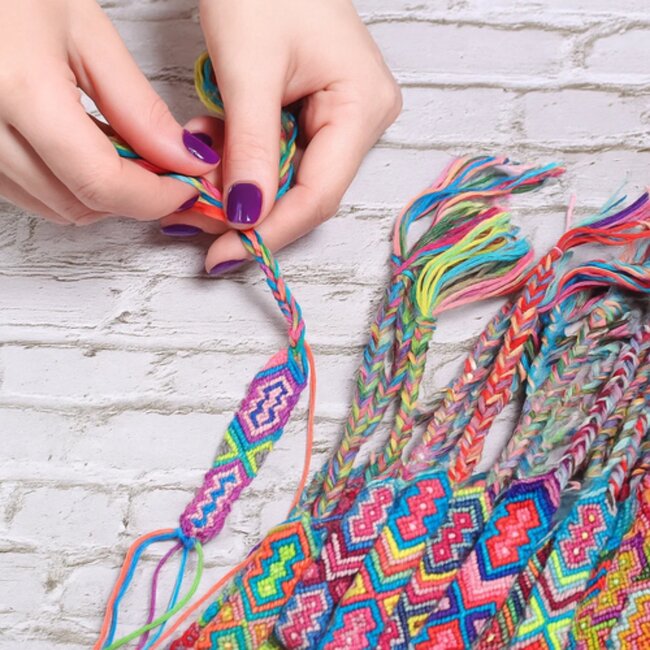 Maaleo Complete borduurset 100 kleuren garen met ringen naalden en accessoires in draagtas