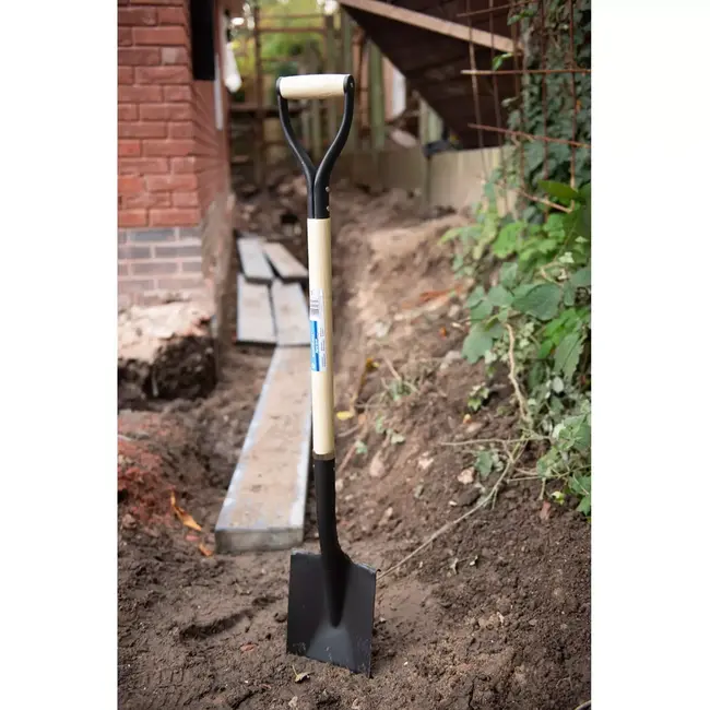 Silverline Graafspade - roestbestendig gehard staal met gelakte houten schacht - 110 cm - voor tuinieren en landschapswerk