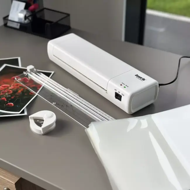 Izoxis Professionele 4-in-1 A4 laminator met warm- en koudfunctie, snijder, hoekafronder en 60 folies