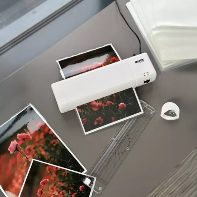 Izoxis Professionele 4-in-1 A4 laminator met warm- en koudfunctie, snijder, hoekafronder en 60 folies