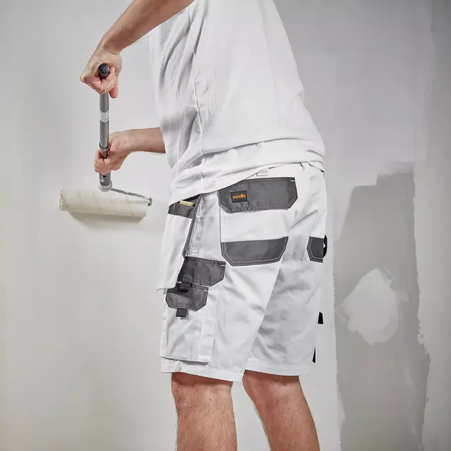 Scruffs korte werkbroek met holsterzakken voor gereedschap – gerecycled polyester/katoen met elastaan – maat 52 – wit – bouw
