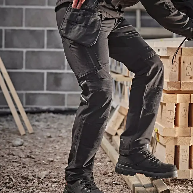 Scruffs holster werkbroek - gerecycled nylon/elastaan - kniezakken voor kniebeschermers - maat 42 - zwart - bouw en montage