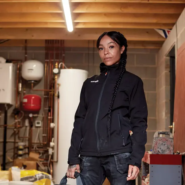 Scruffs dames werkjas - polyester met elastaan - waterafstotend en ademend met warme voering - maat 46 - zwart - buitenwerk