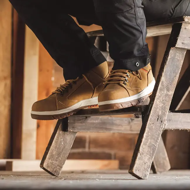 Scruffs veiligheidslaars - stalen neus, composiet tussenzool - maat 44 - lichtbruin - antistatisch en slipvast voor werkplaats