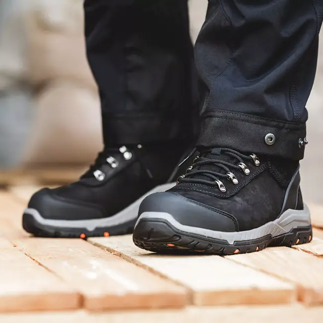 Scruffs veiligheidslaarzen S3 - nubuckleer - composiet neus, SRC HRO antislipzool - maat 44 - zwart - bouw en industrie