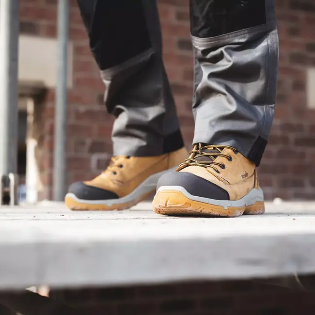 Scruffs veiligheidslaarzen S3 maat 44 - waterafstotend nubuckleer - composietneus - antislip SRC HRO - bruin - bouw en industrie