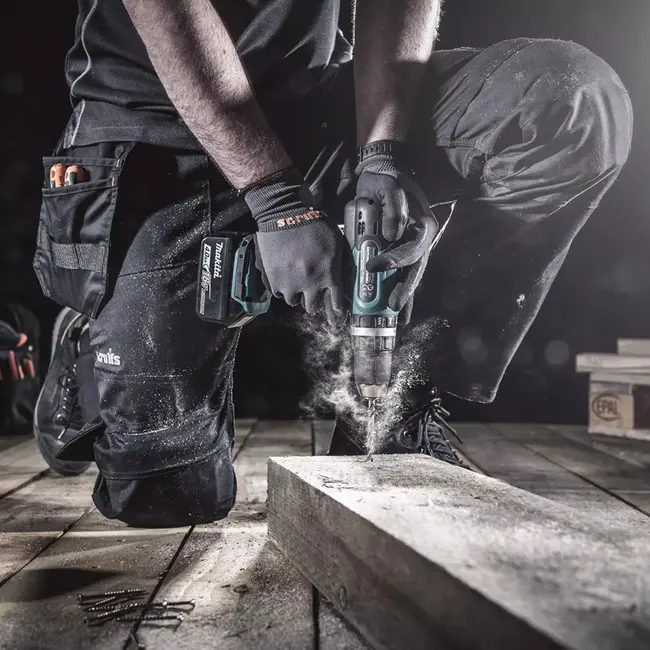 Scruffs werkbroek - maat 42 K - rekbare keperstof polyester/katoen - kniezakken en holsterzakken - zwart - bouw en werkplaats