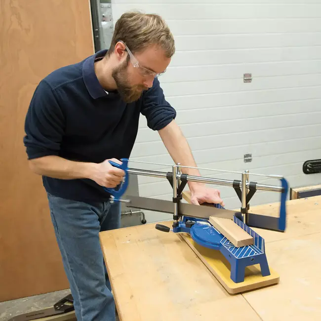 Silverline handverstekzaag met vaste tafel - 550 mm metalen blad, 400 mm tafel, klem en lengtestop, 14 tanden per inch, voor hout