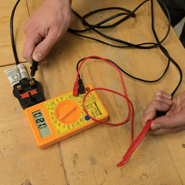 Silverline digitale handmultimeter - kunststof - meet AC/DC spanning, stroom en weerstand - inclusief meetsnoeren - voor elektra