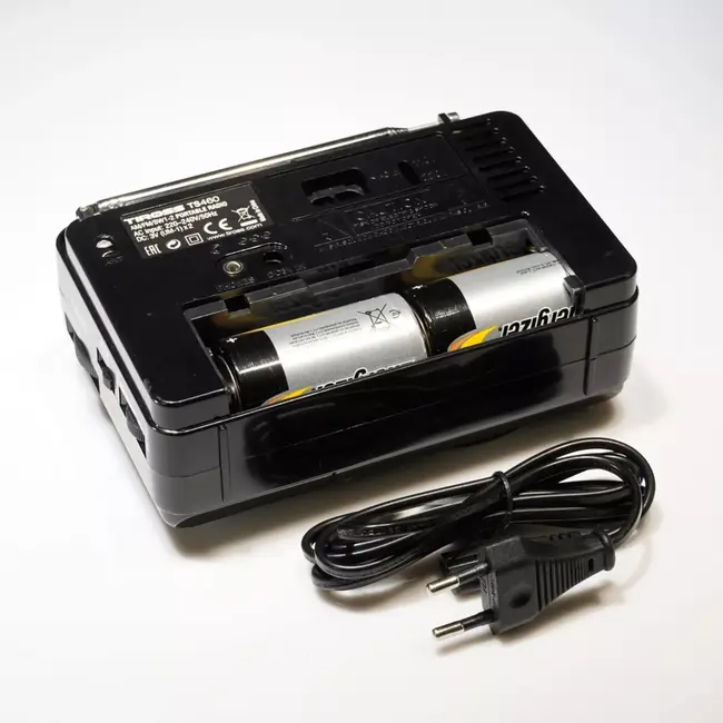 TIROSS Draagbare vierbanden FM AM SW noodradio met telescoopantenne en netstroom of D-batterijen