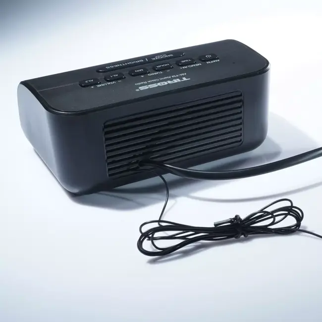 TIROSS Digitale am fm wekker radio met groot led display, dubbele alarmfunctie en batterij noodvoeding