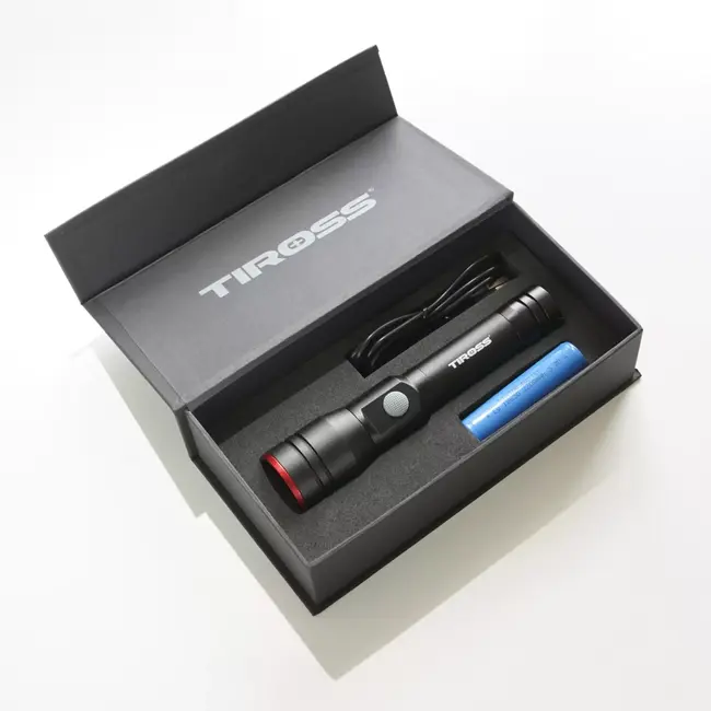 TIROSS Professionele oplaadbare led zaklamp 600 lumen, spatwaterdicht IPX4 met zoom en powerbankfunctie