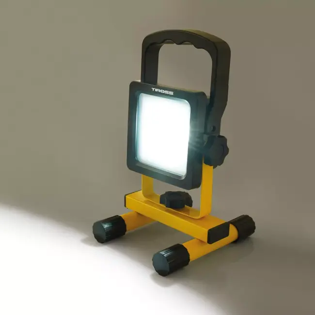 TIROSS Oplaadbare led werklamp 700 lumen met kantelbaar statief en usb c opladen voor noodpakket