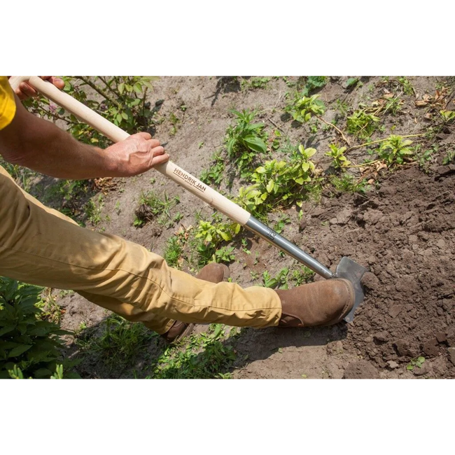 Hendrik Jan Gesmede en gepolijste spitspade met essenhouten steel 90 cm voor zware grond en grasranden