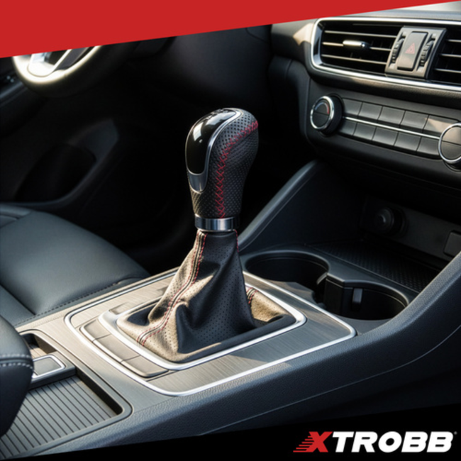 Xtrobb Universele versnellingspookknop met geperforeerd PU eco-leer, rood stiksel en chrome details