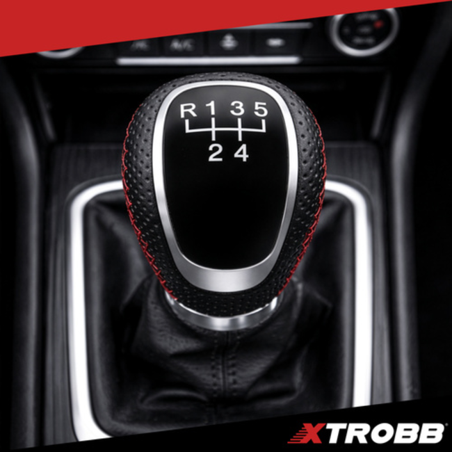 Xtrobb Universele versnellingspookknop met geperforeerd PU eco-leer, rood stiksel en chrome details