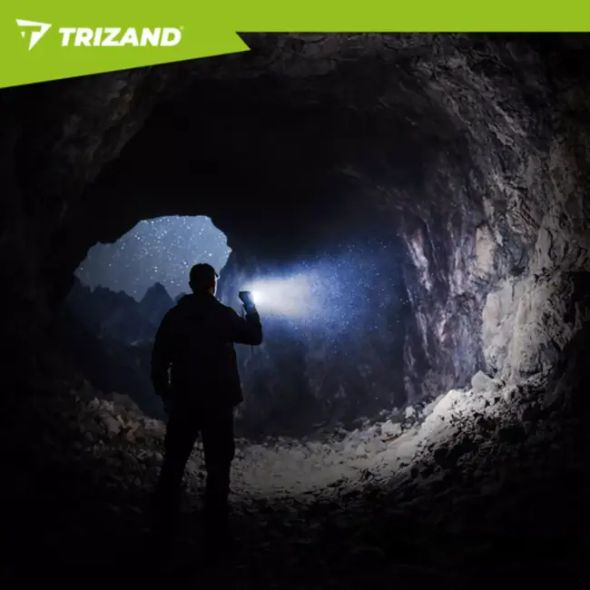 Trizand Tactische LED zaklamp 800 lumen zwart aluminium met zoom, USB-C opladen en 5000 mAh batterij