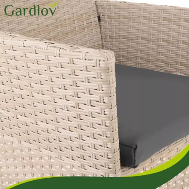 Gardlov Beige rattan tuinmeubelset met bank 2 stoelen en tafel met glasplaat en grijze kussens