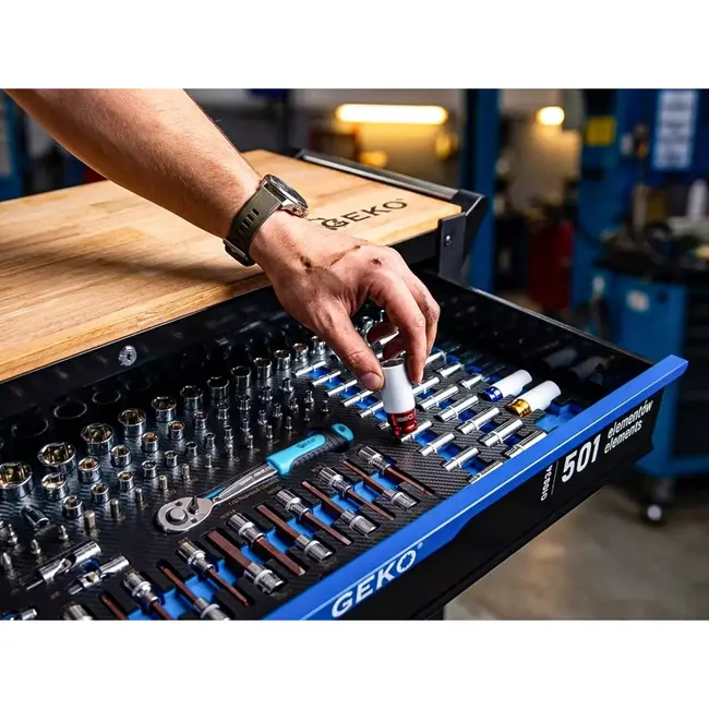 GEKO Complete gereedschapswagen met 12 laden, rubberhouten werkblad en 501 gereedschappen voor werkplaats en garage