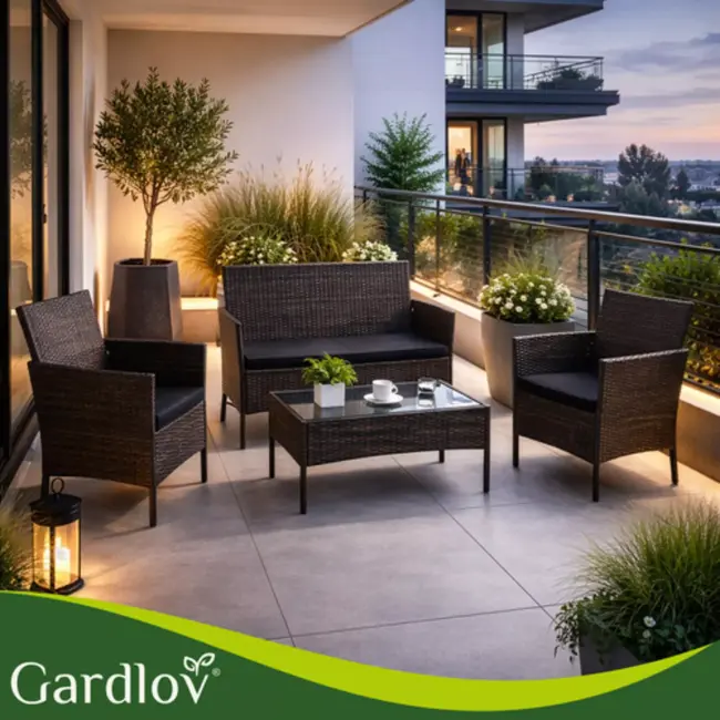 Gardlov Bruine loungeset voor tuin, balkon of terras met glazen tafelblad en comfortabele zwarte zitkussens